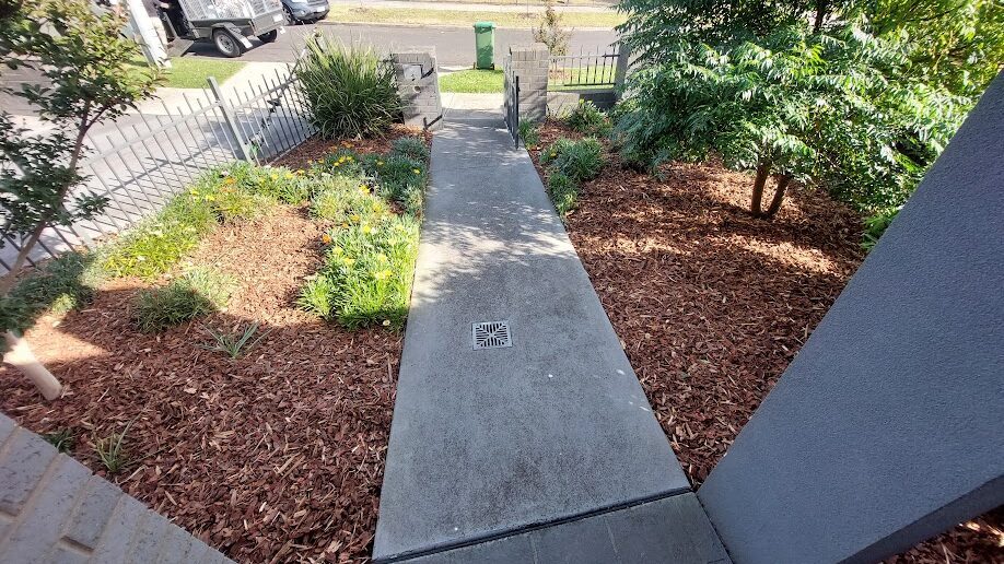 After: Front garden weeded and mulched. Beds cleared of weed growth and topped with fresh mulch.